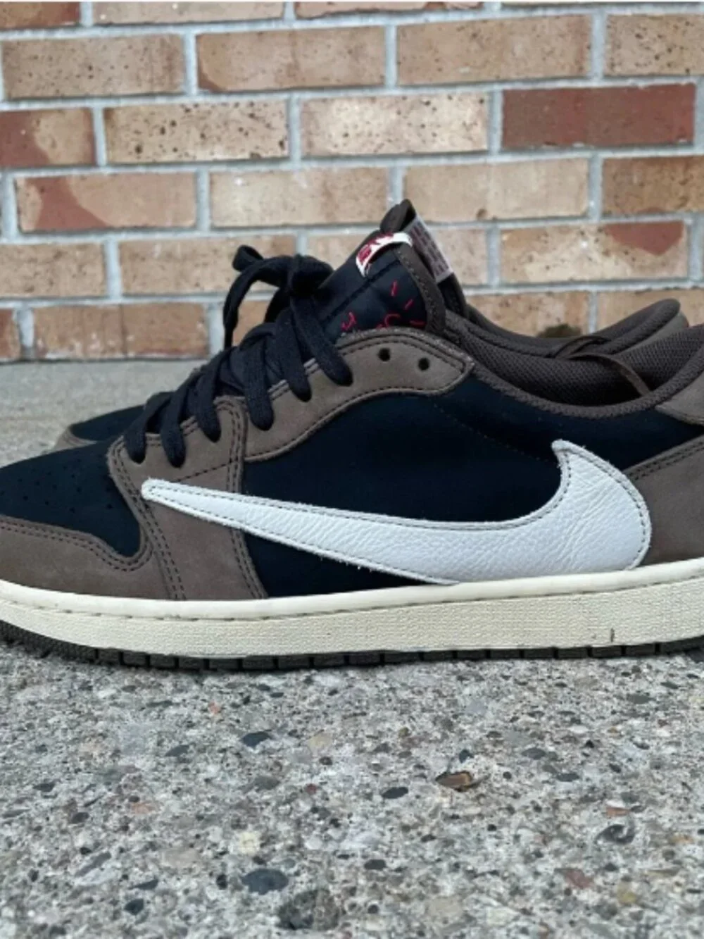 Jordan 1 Low Travis Scott